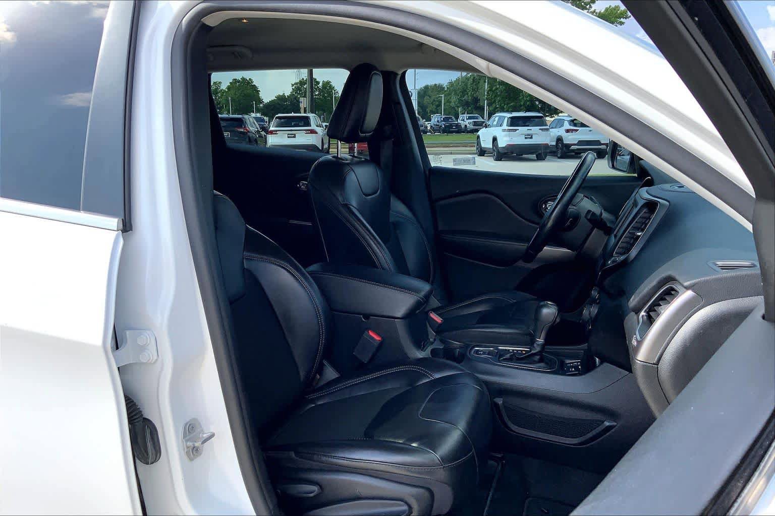 Used 2021 Jeep Cherokee Latitude Plus FWD image 9