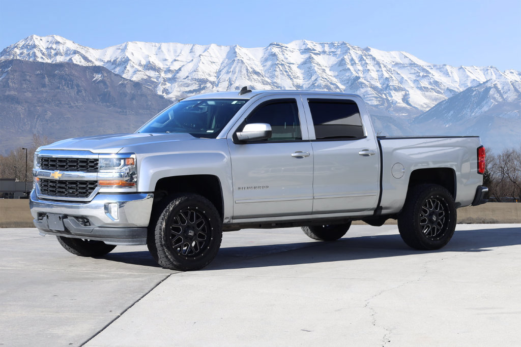Used 2017 Chevrolet Silverado 1500 LT w/ All Star Edition AWD/4WD image 2