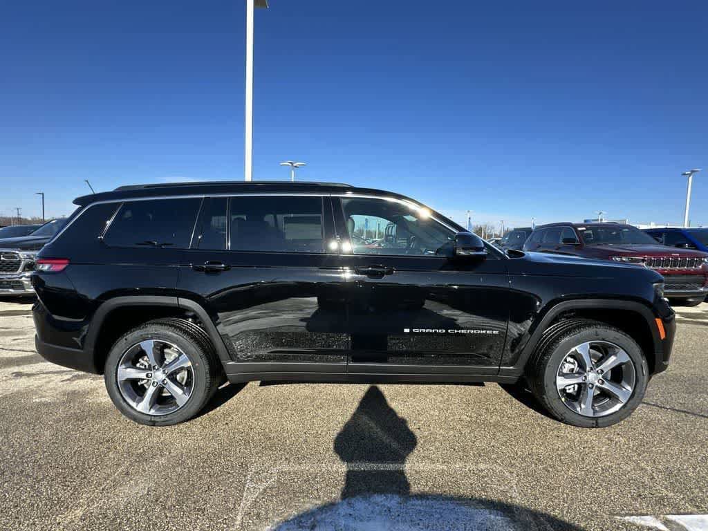 Used 2025 Jeep Grand Cherokee L Limited w/ Trailer Tow Package AWD/4WD image 6