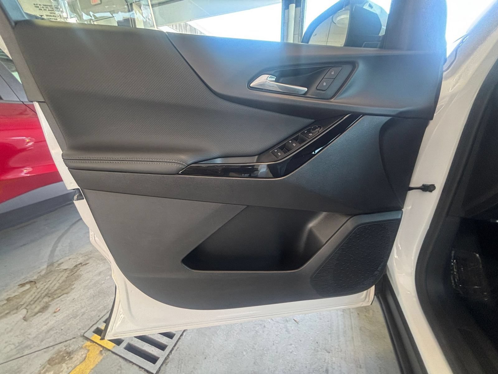 Used 2025 Chevrolet Equinox LT FWD image 18