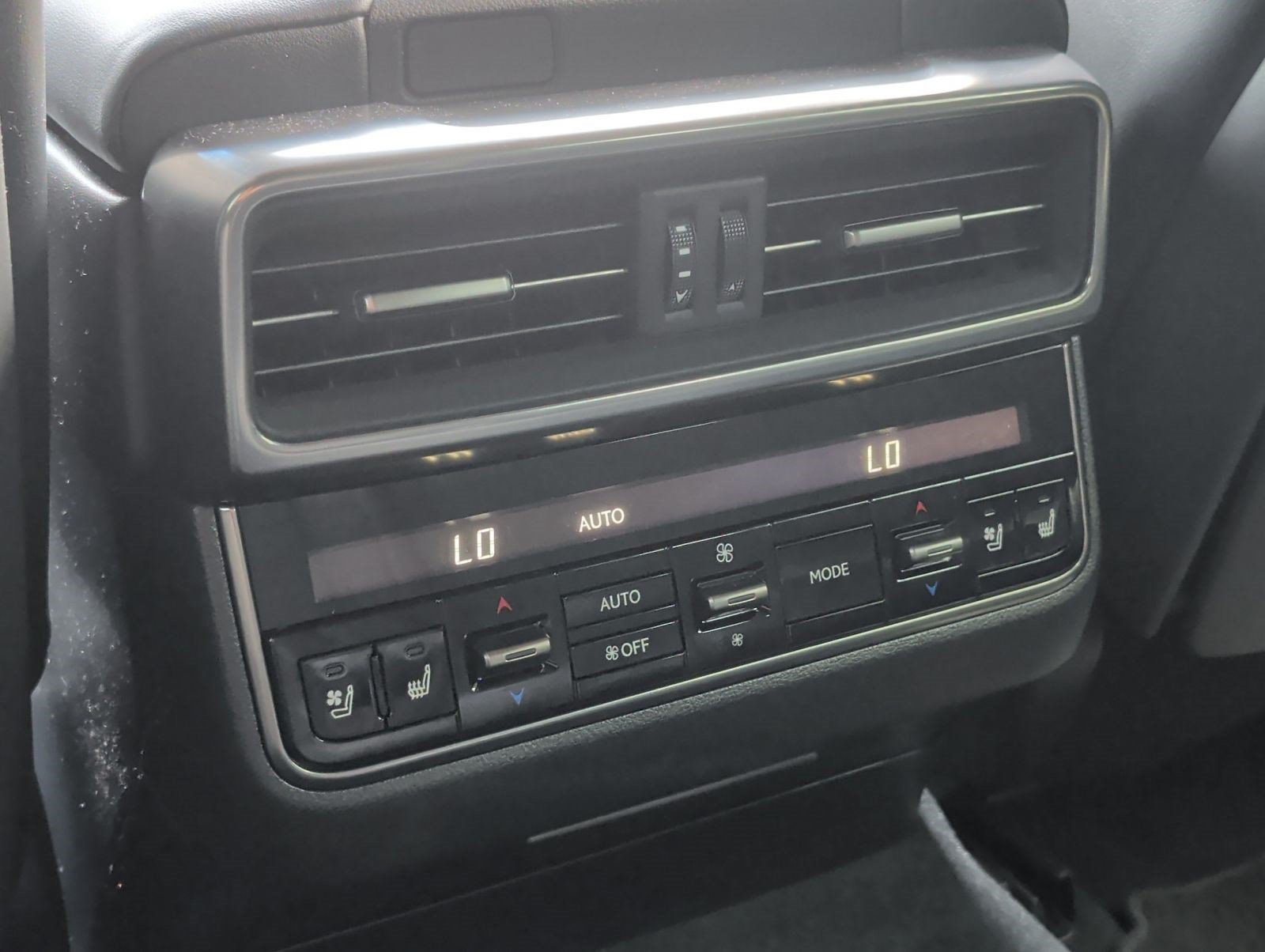 Certified 2026 Lexus LX 600 4WD w/ Accessory Package (Z1) image 26