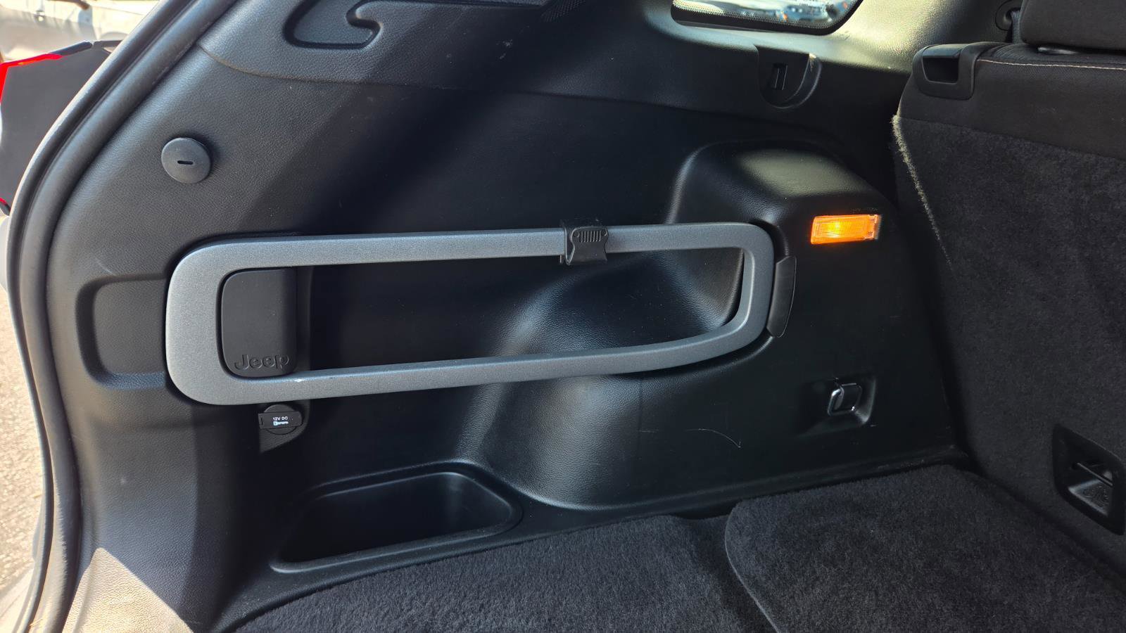 Used 2017 Jeep Cherokee Latitude w/ Safety/Convenience Group image 52