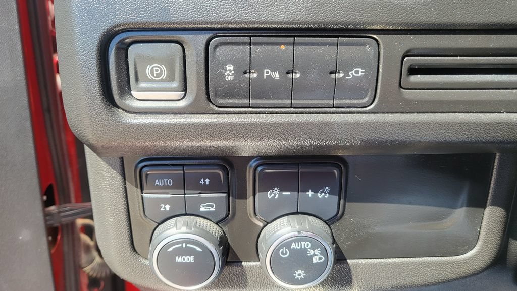 Used 2021 Chevrolet Suburban RST w/ Rear Media and Nav Package AWD/4WD image 46