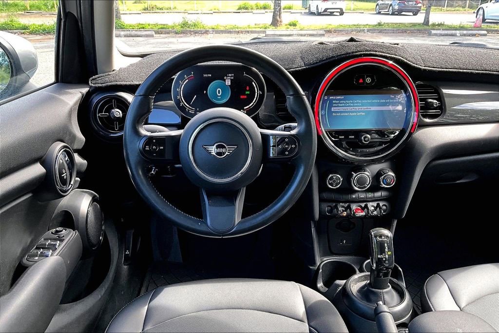 Used 2024 MINI Cooper 4-Door Hardtop image 5