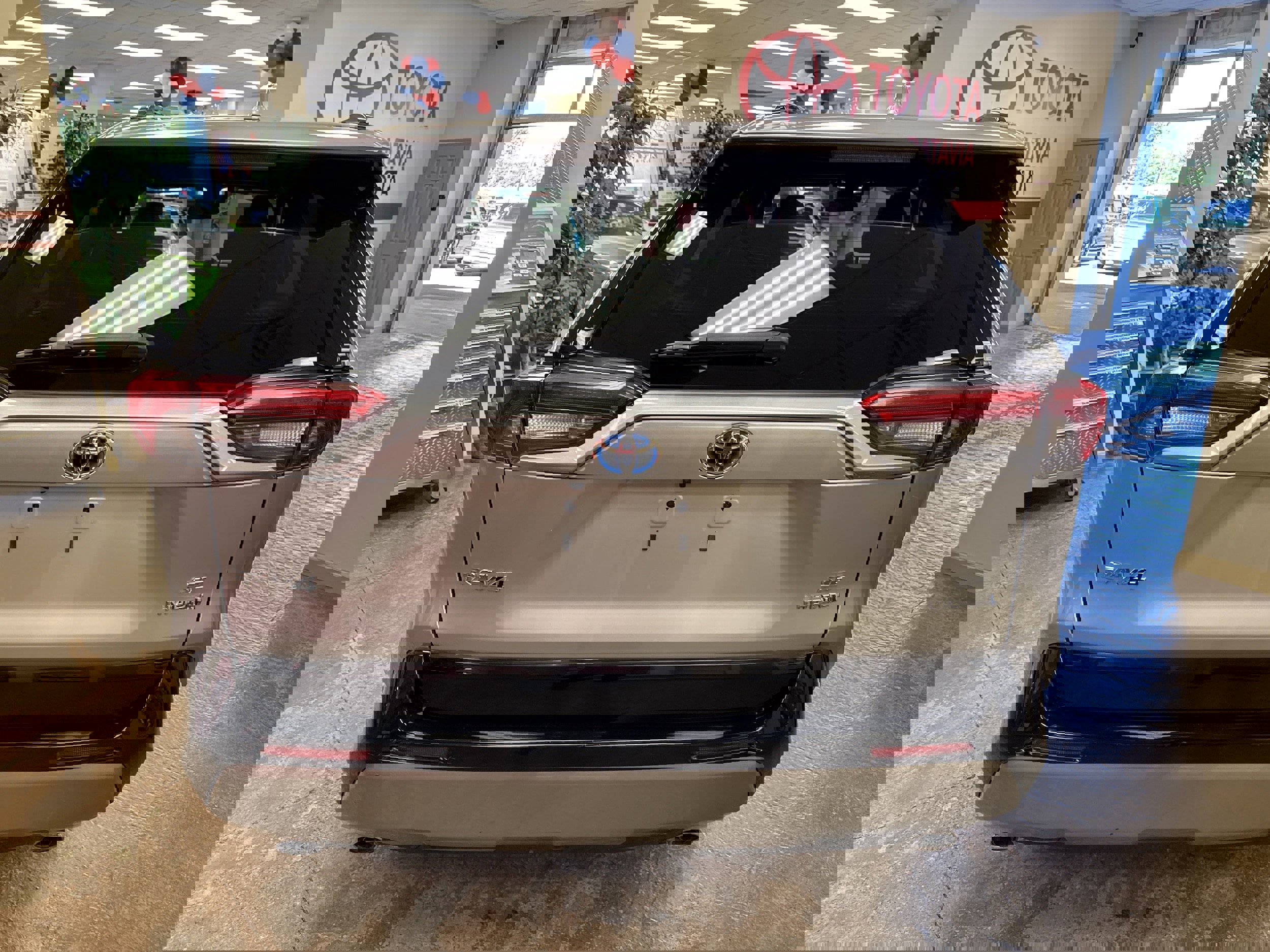 Used 2024 Toyota RAV4 SE w/ Convenience Package image 10