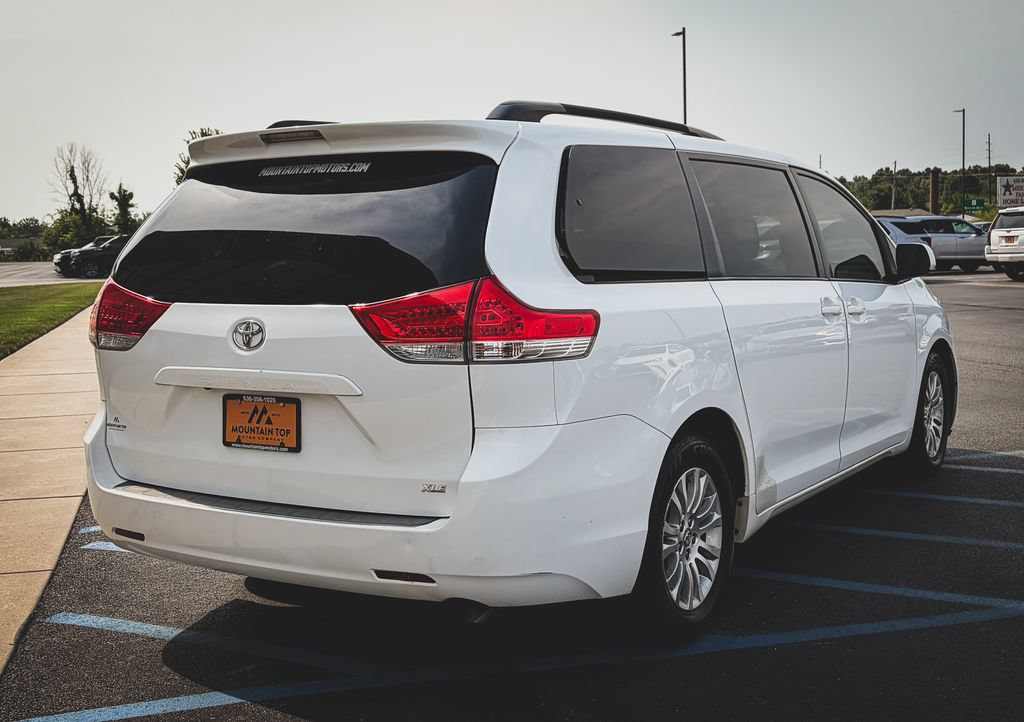 Used 2014 Toyota Sienna XLE FWD image 36