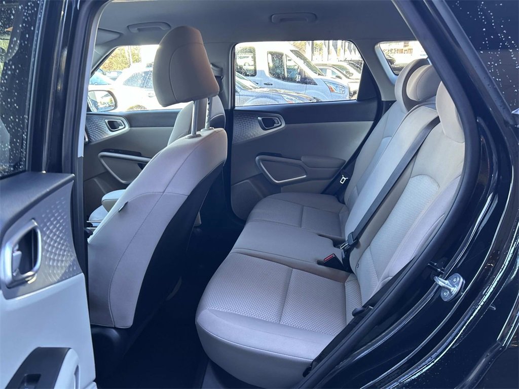 Used 2025 Kia Soul LX w/ LX Technology Package image 12