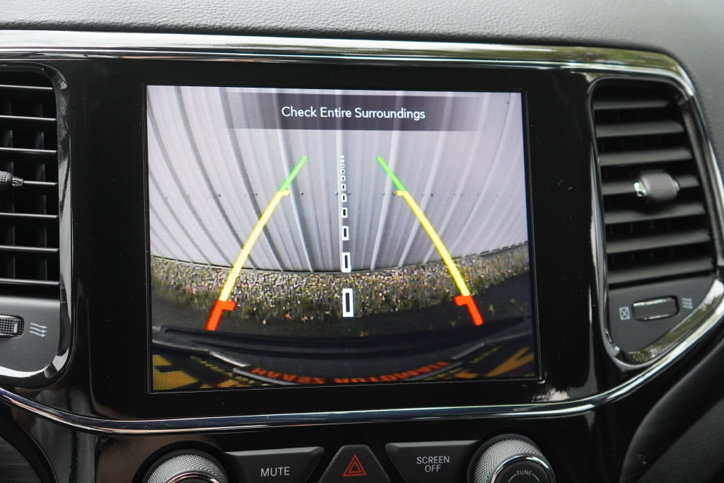 Used 2022 Jeep Grand Cherokee Laredo X AWD/4WD image 30