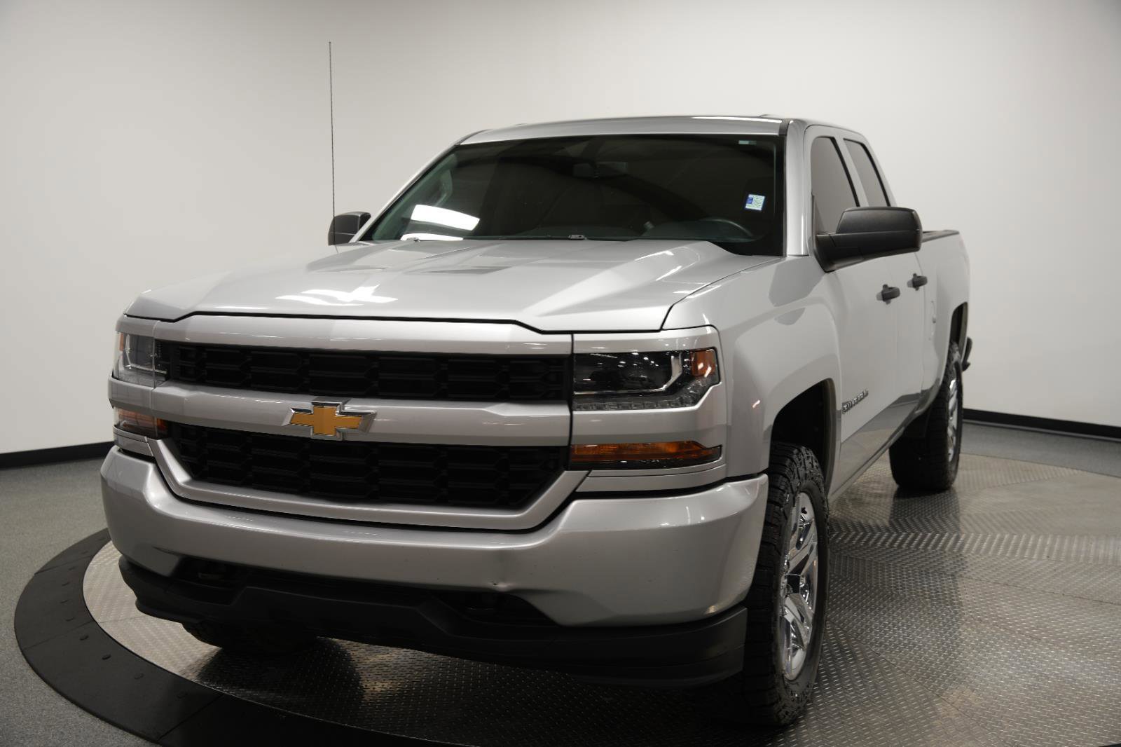 Used 2017 Chevrolet Silverado 1500 Custom w/ Custom Convenience Package image 3