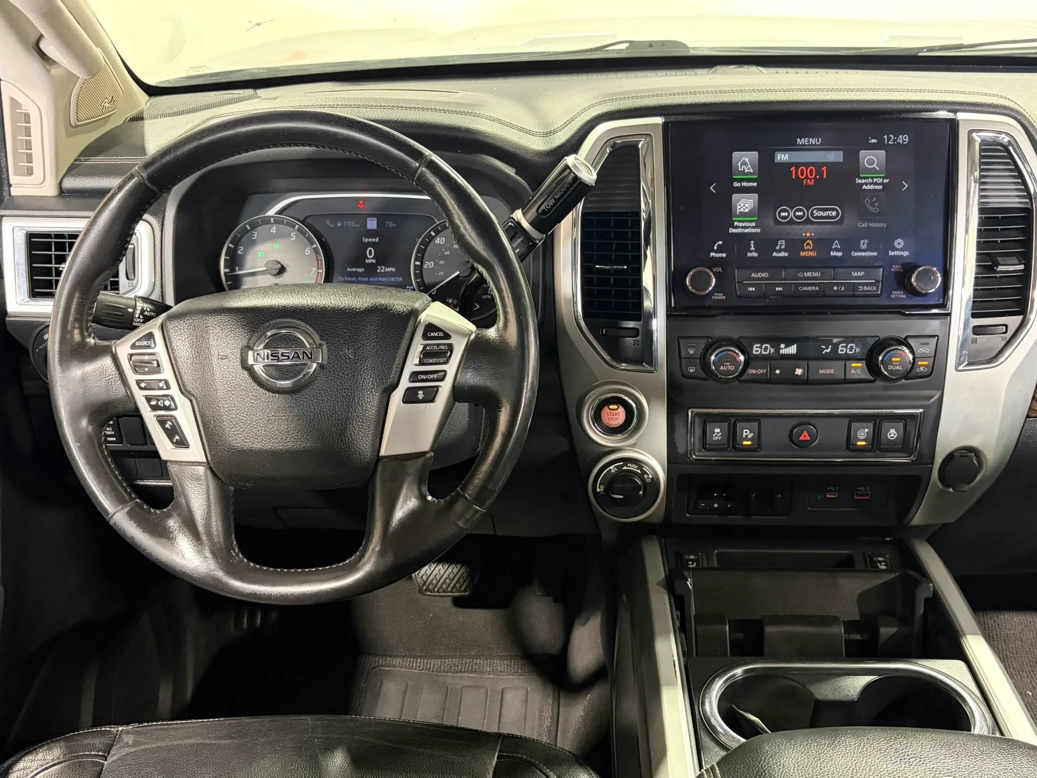 Used 2020 Nissan Titan SL w/ Moonroof Package AWD/4WD image 12