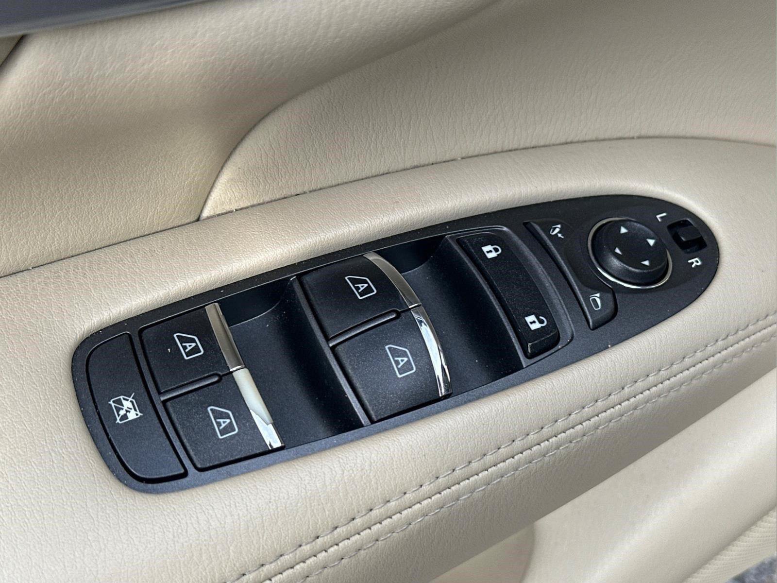 Used 2011 INFINITI M37 w/ Premium Pkg RWD image 15