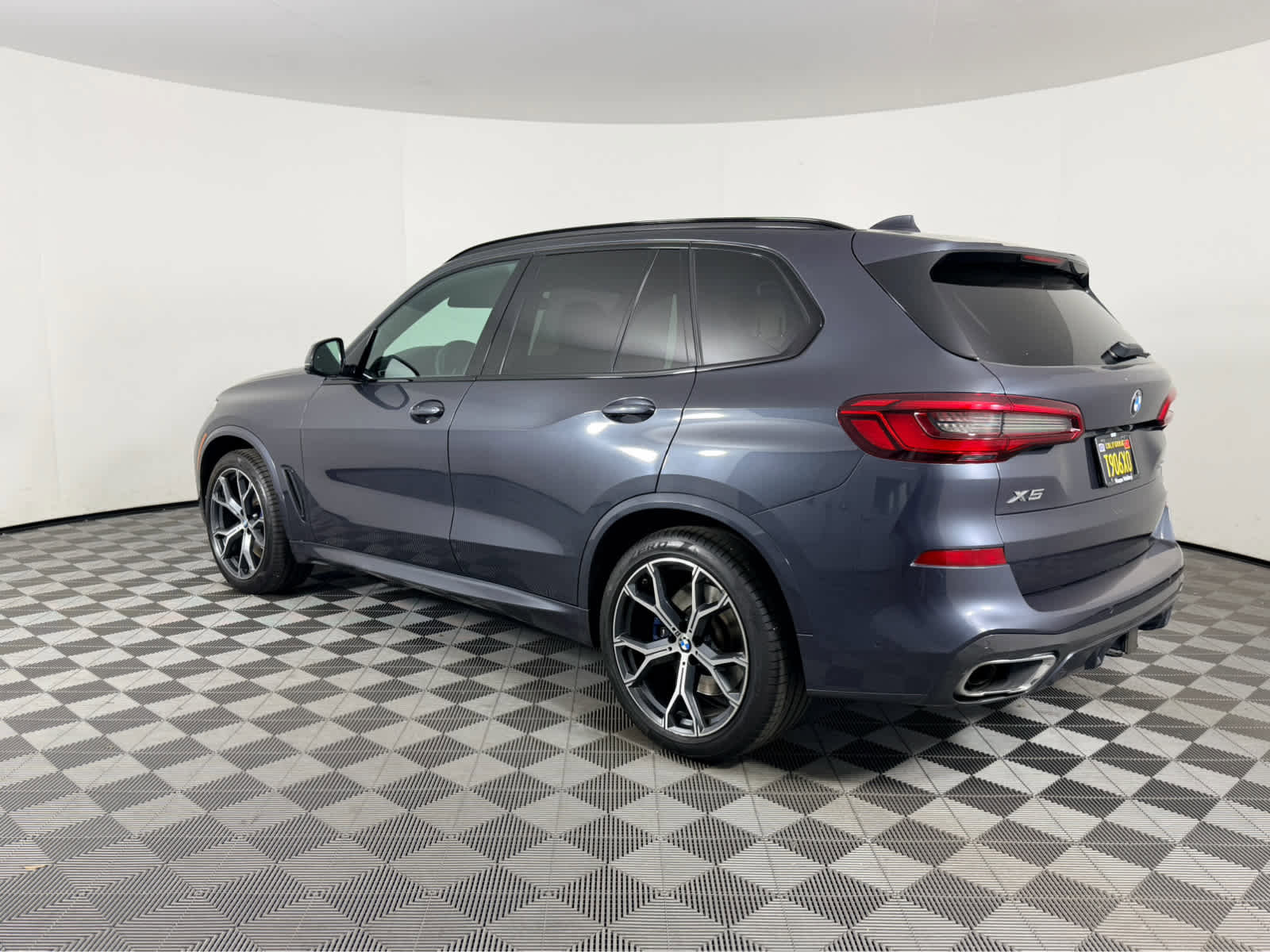 Used 2019 BMW X5 xDrive40i w/ M Sport Package image 5