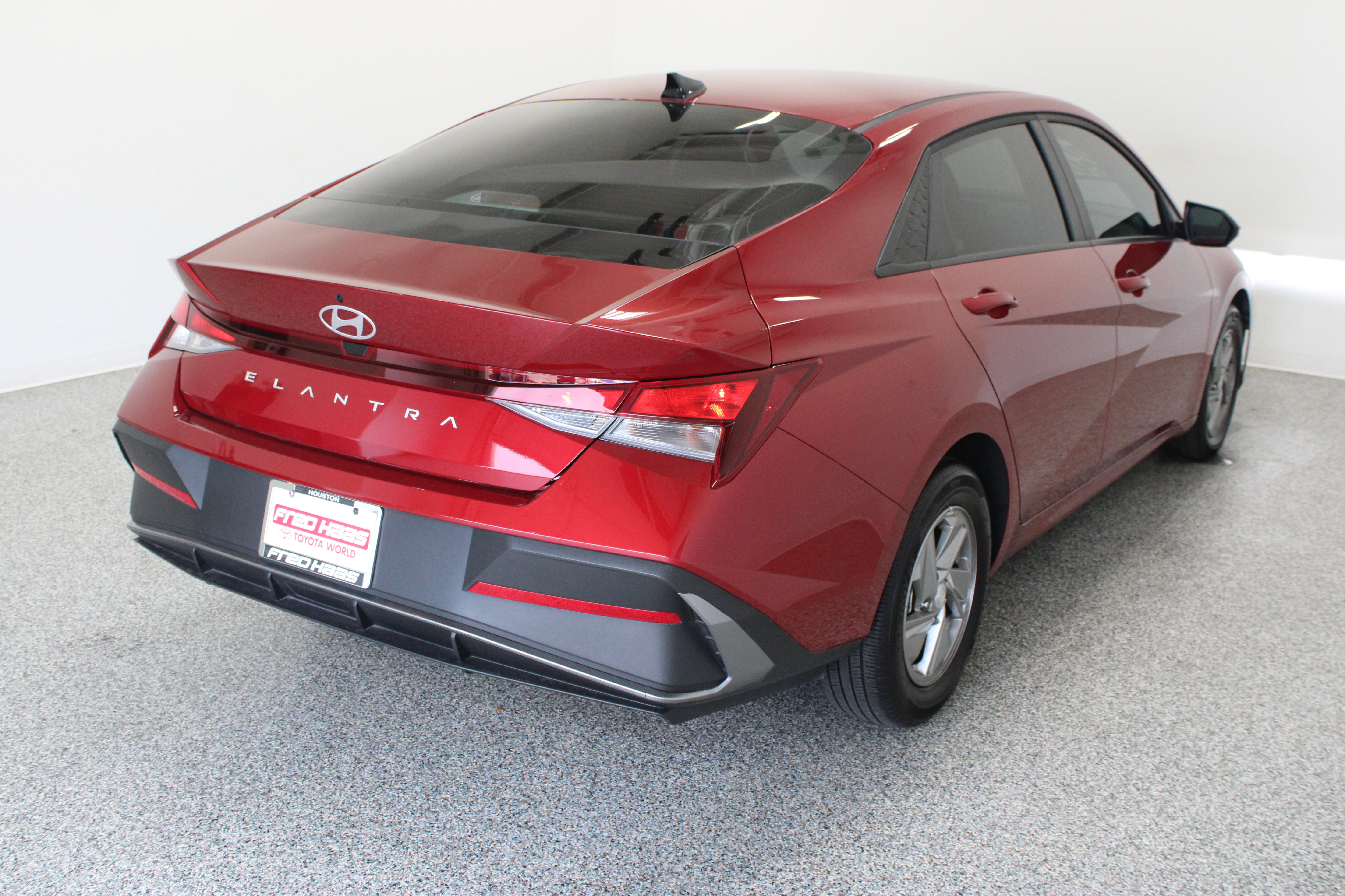 Used 2025 Hyundai Elantra SE FWD image 7
