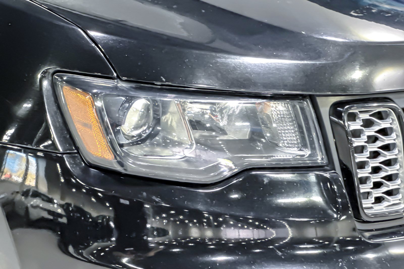 Used 2020 Jeep Grand Cherokee Altitude AWD/4WD image 12