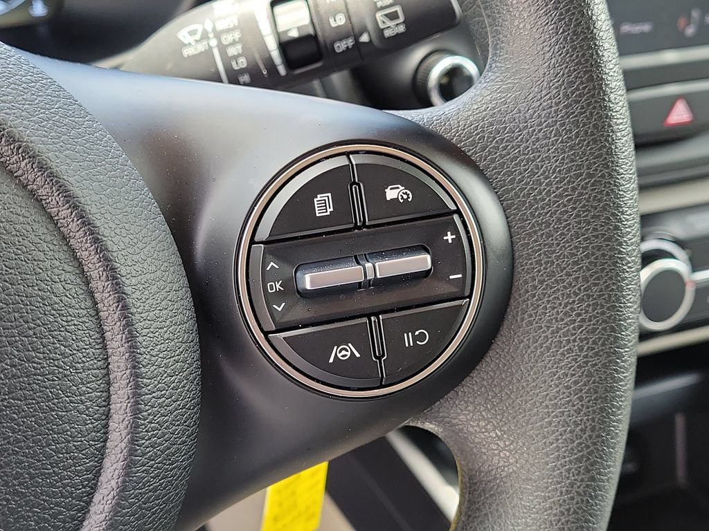 Used 2025 Kia Soul LX w/ LX Technology Package FWD image 29