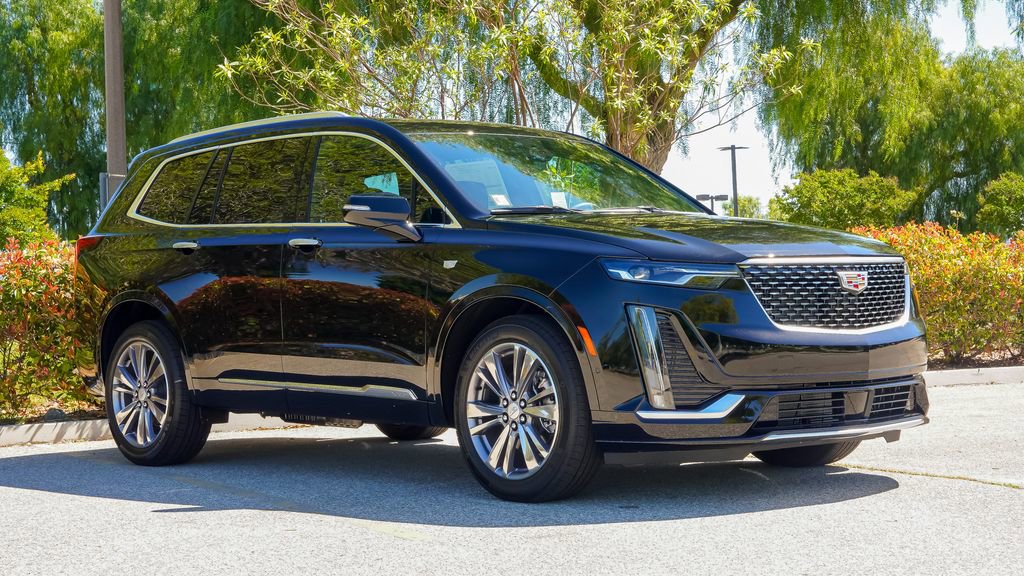 Certified 2025 Cadillac XT6 Premium Luxury w/ Technology Package image 6