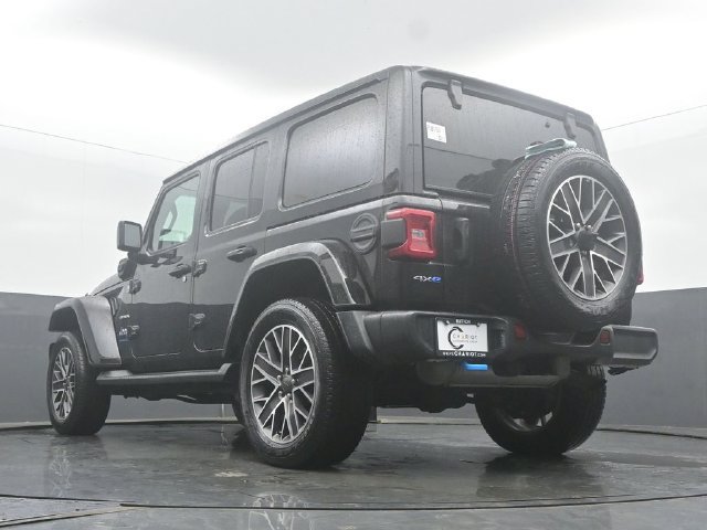 Used 2023 Jeep Wrangler Unlimited Sahara w/ Cold Weather Group AWD/4WD image 49