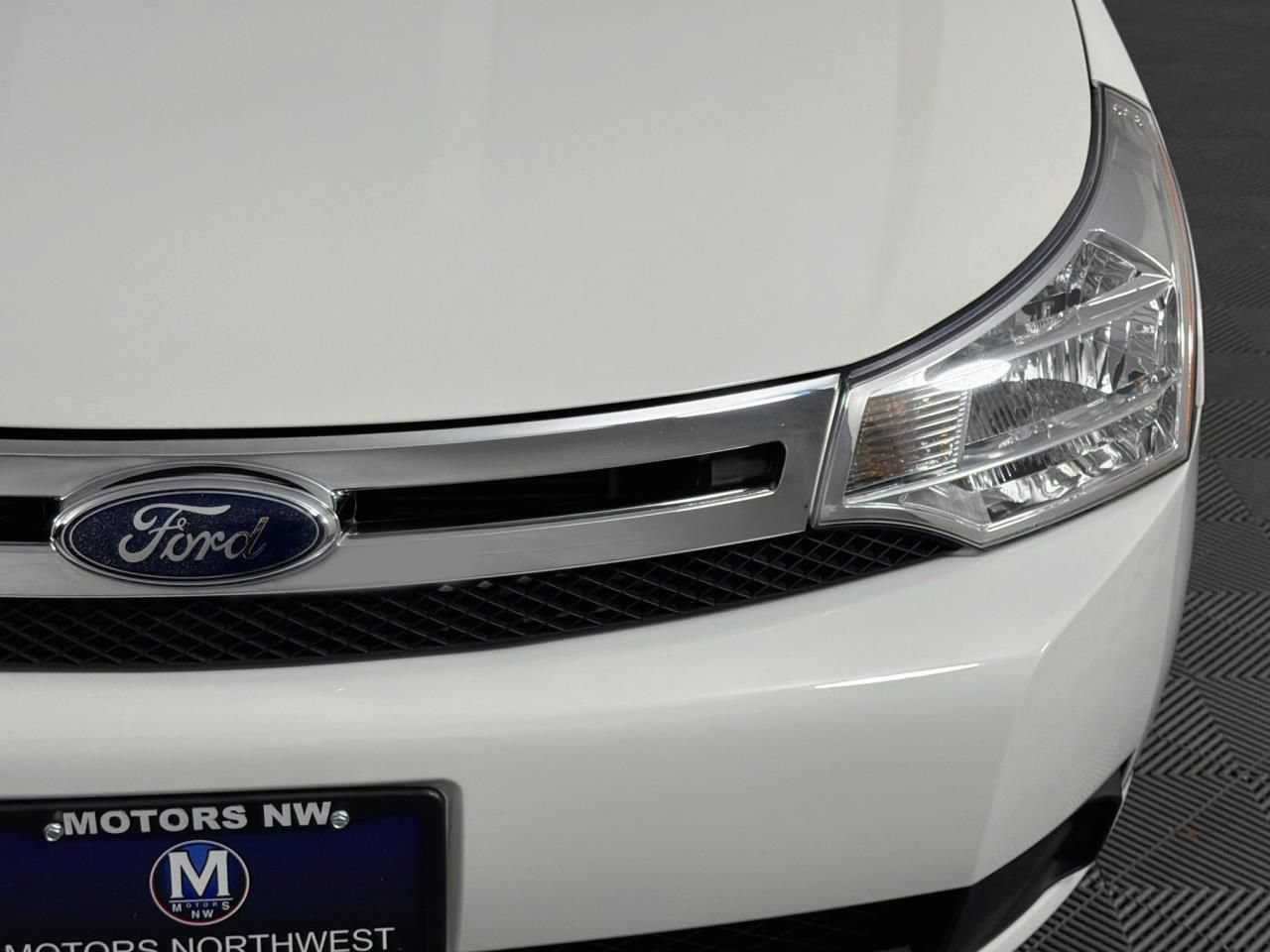 Used 2010 Ford Focus SE FWD image 4
