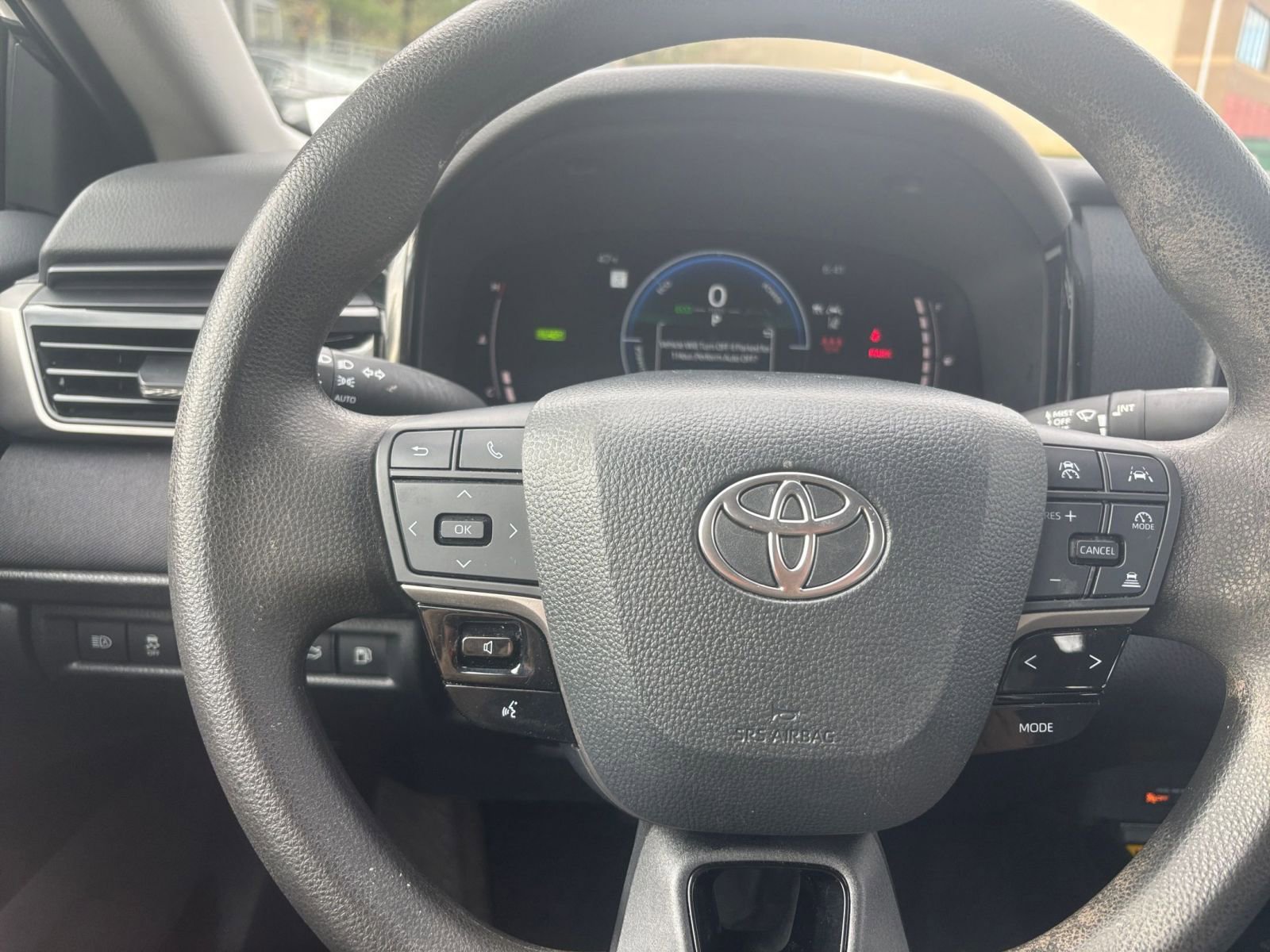 Used 2025 Toyota Camry LE image 32