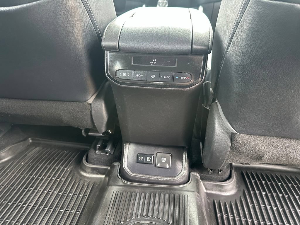 Used 2020 Toyota Highlander Limited AWD/4WD image 21