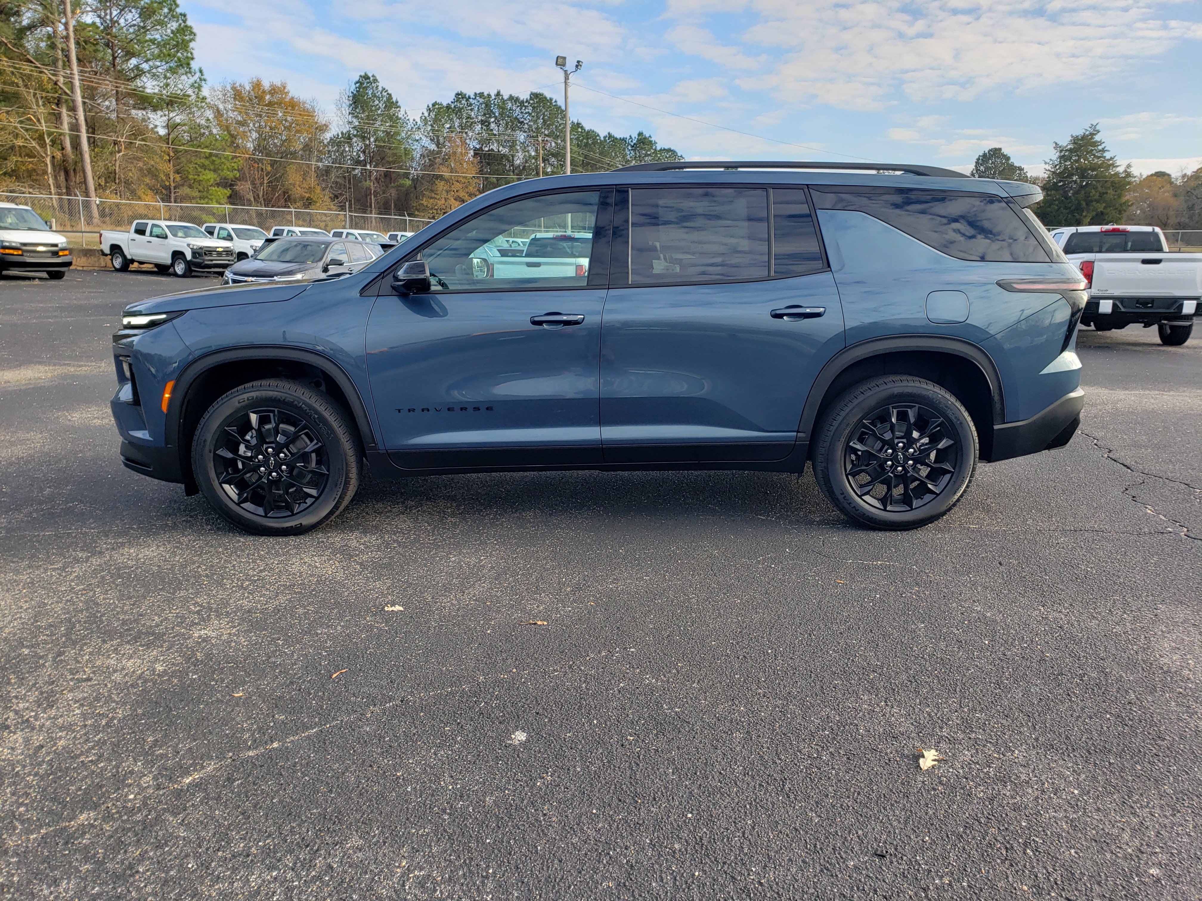 New 2026 Chevrolet Traverse LT w/ Midnight/Sport Edition image 6