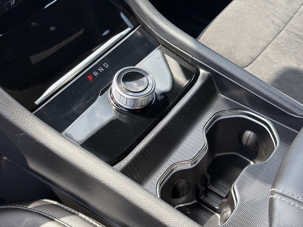 Used 2025 Jeep Grand Cherokee Altitude AWD/4WD image 4