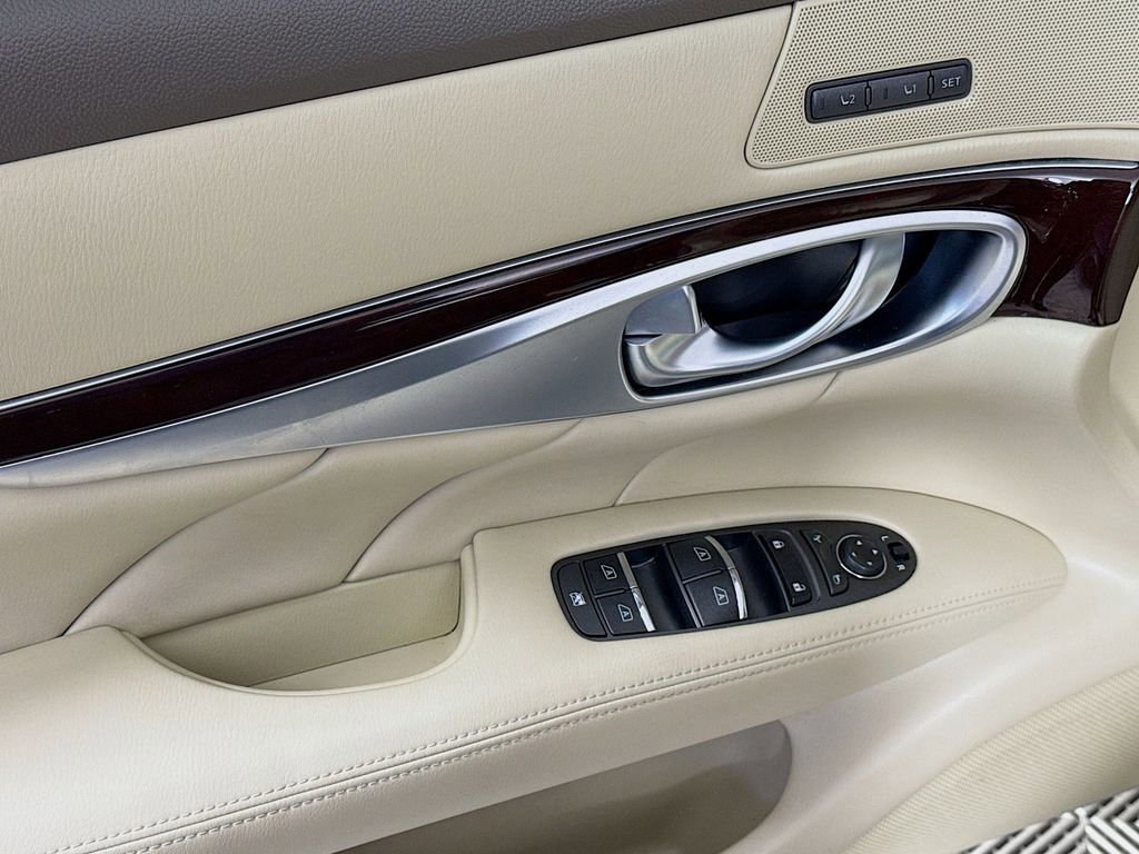 Used 2019 INFINITI Q70 Luxe w/ Proactive Package image 18