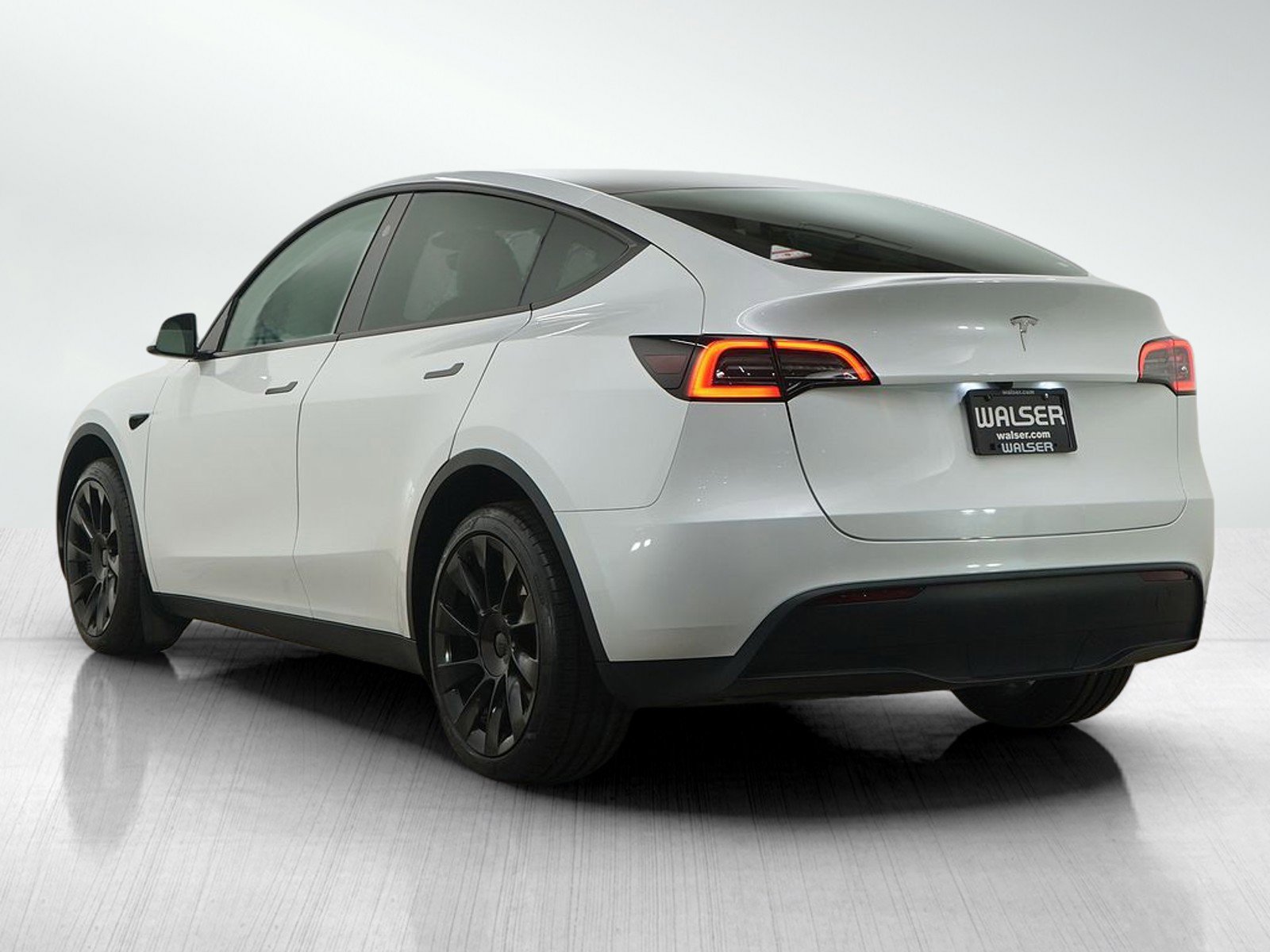 Used 2024 Tesla Model Y Long Range image 3