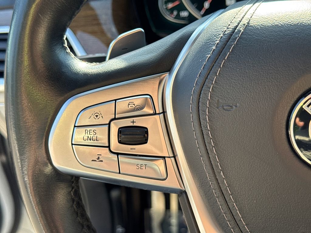 Used 2018 BMW 750i image 25