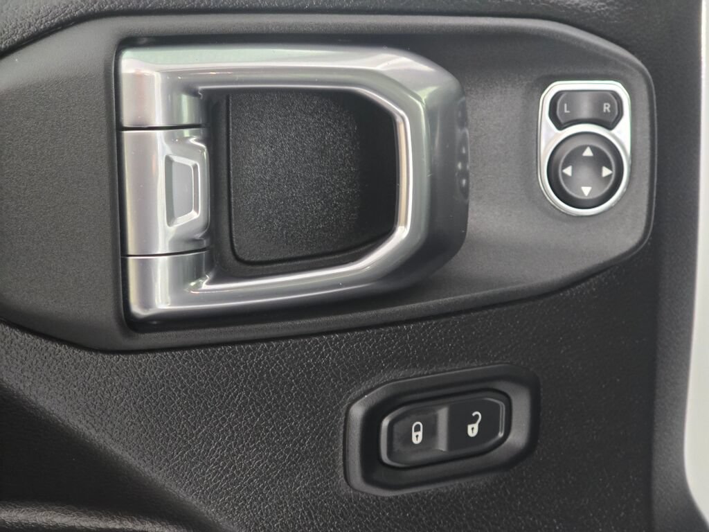 Used 2026 Jeep Wrangler Unlimited Rubicon AWD/4WD image 19