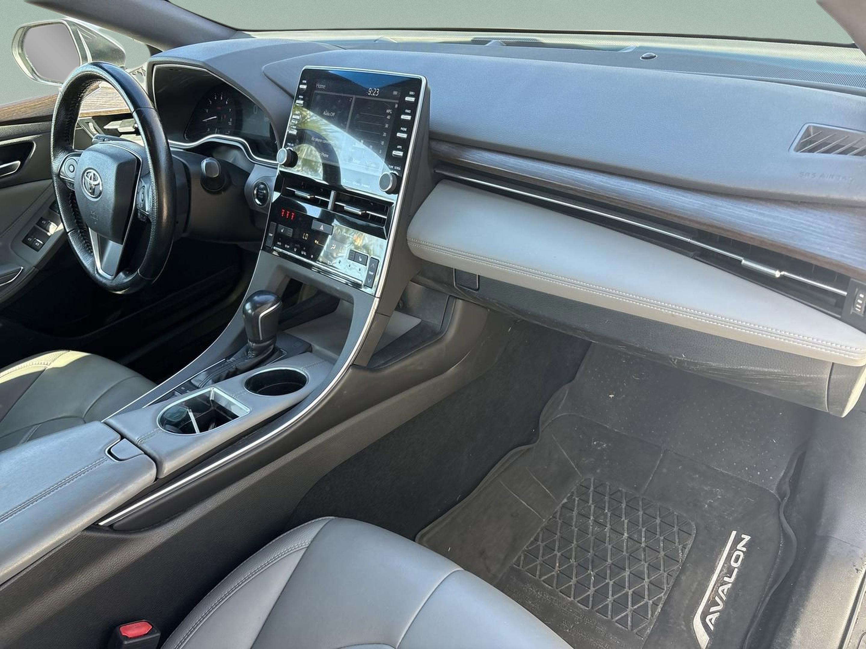 Used 2020 Toyota Avalon XLE w/ Moonroof Package image 21