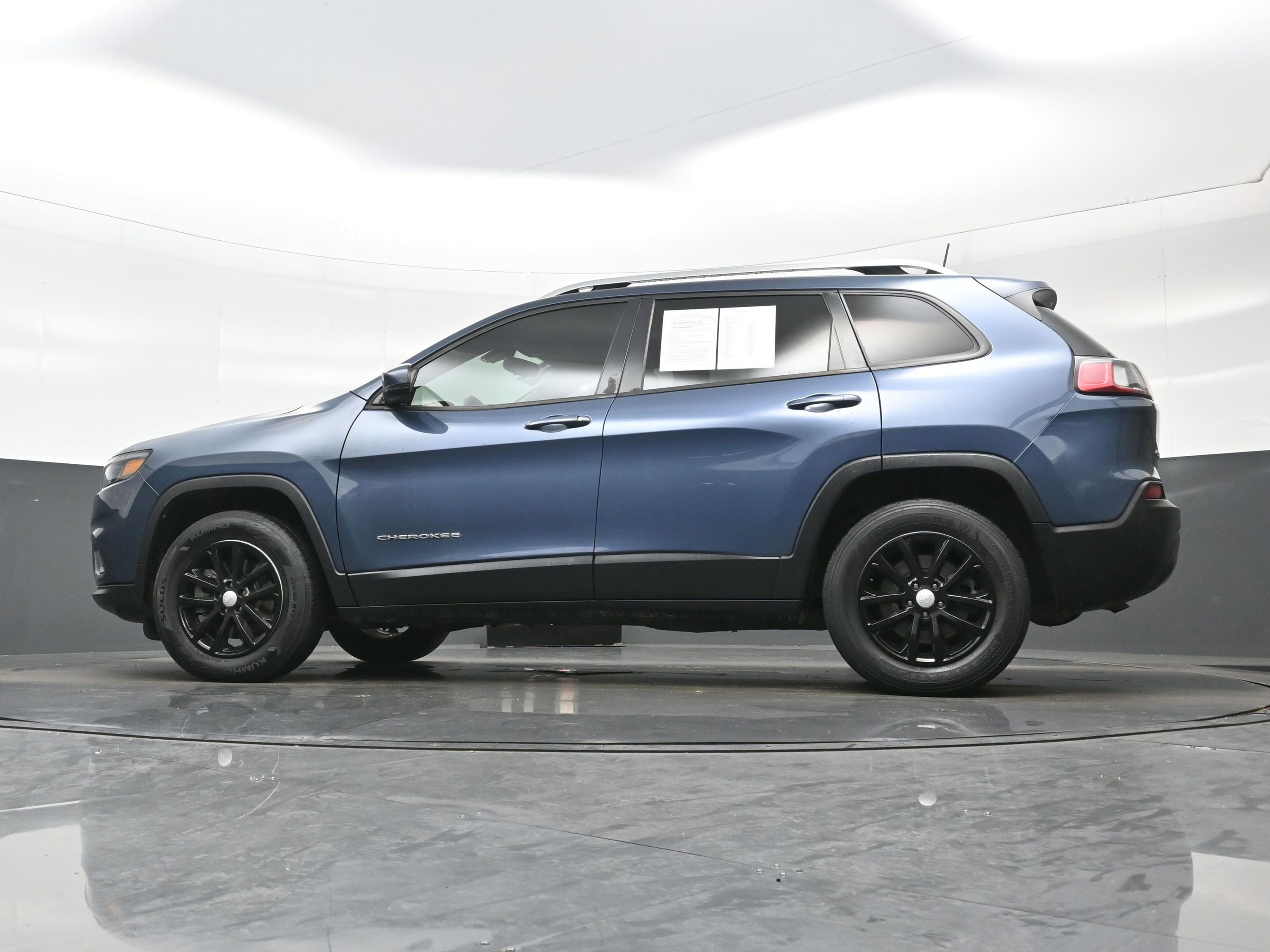 Used 2021 Jeep Cherokee Latitude AWD/4WD image 23