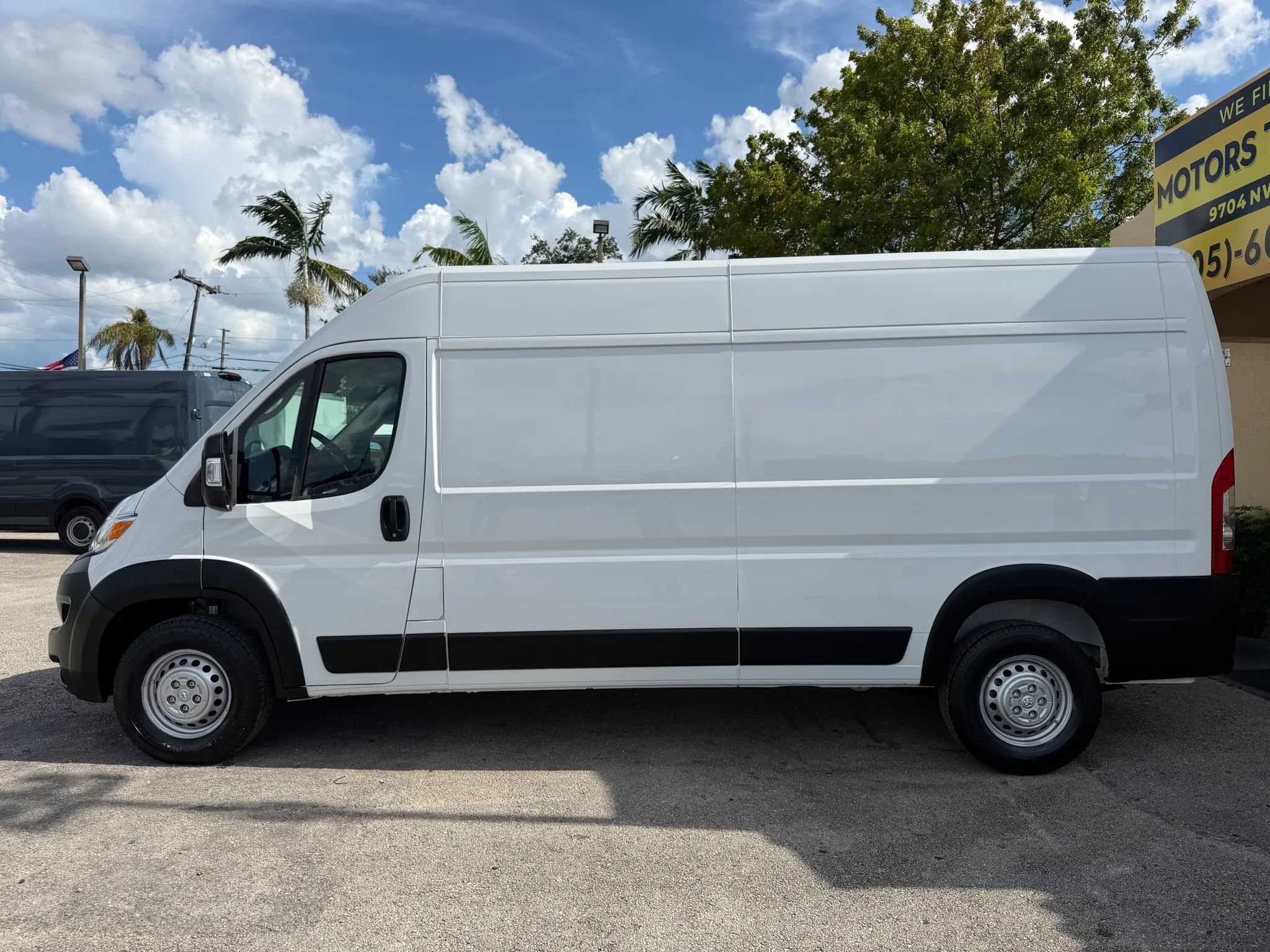 Used 2024 RAM ProMaster 2500 159 High Roof w/ Convenience Group FWD image 2