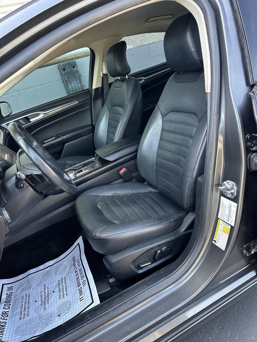 Used 2018 Ford Fusion SE w/ Fusion SE Technology Package FWD image 6