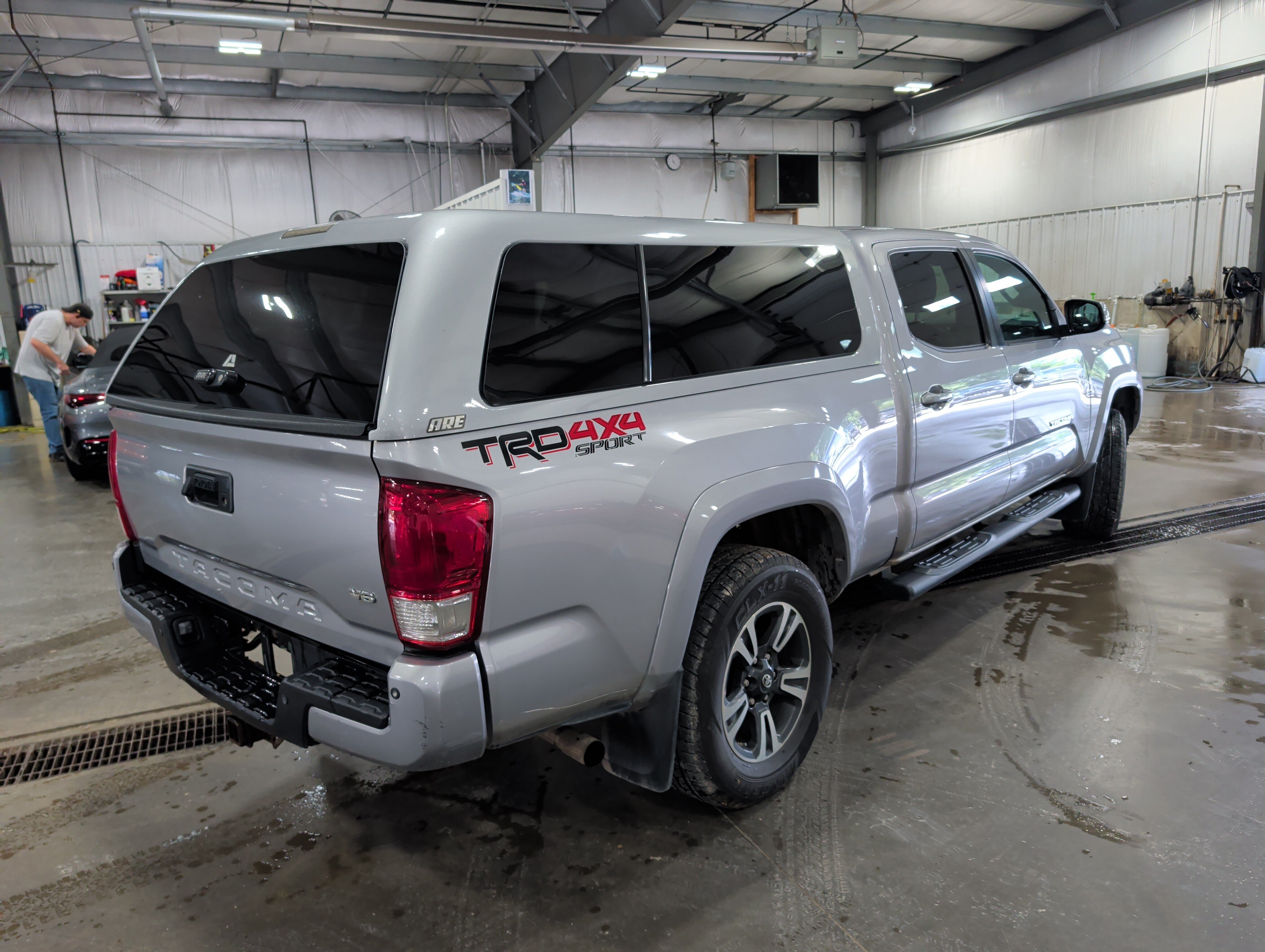 Used 2016 Toyota Tacoma TRD Sport w/ Premium & Technology Package AWD/4WD image 3