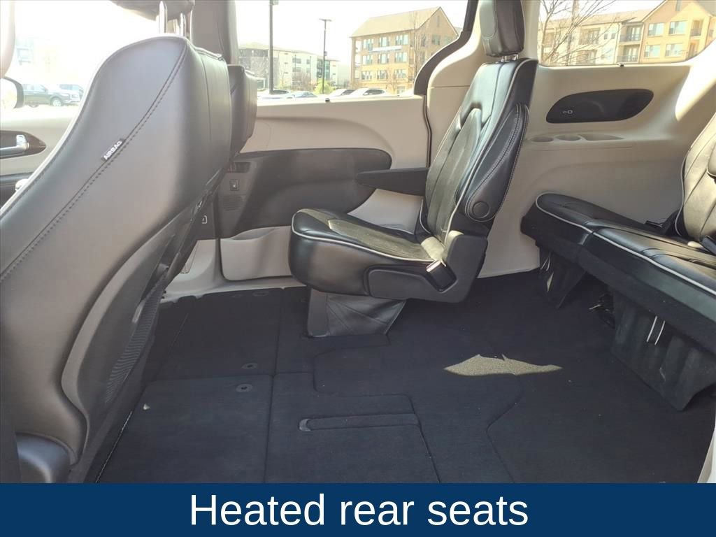 Used 2023 Chrysler Pacifica Limited image 23