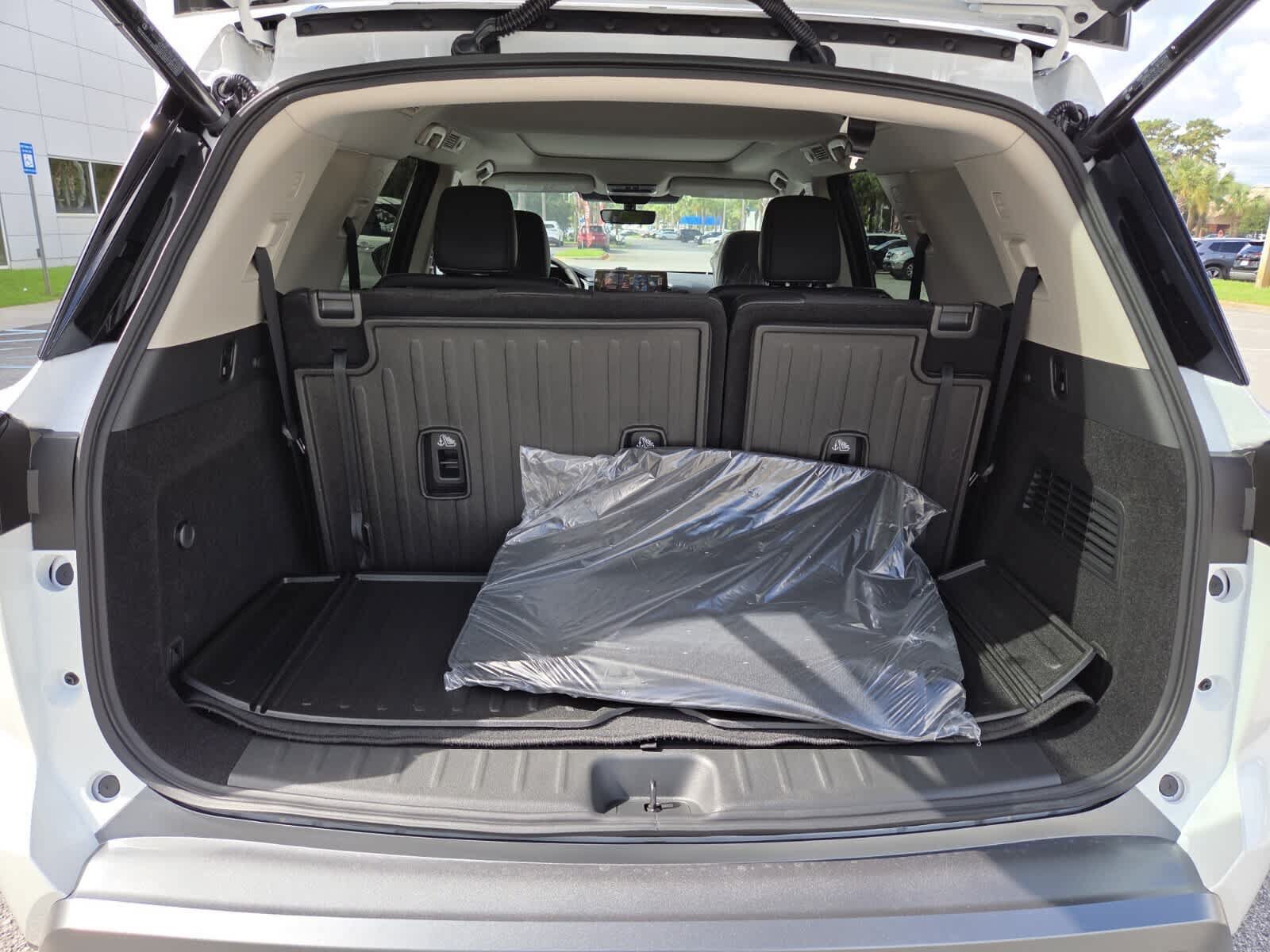 New 2026 Nissan Pathfinder Platinum FWD image 7