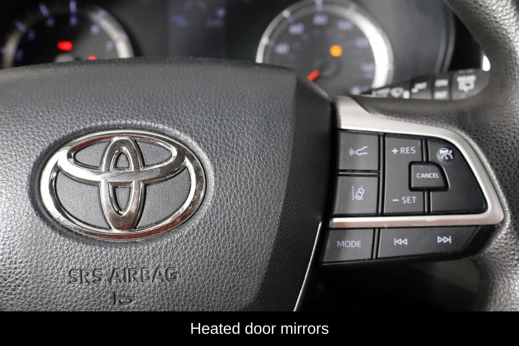 Used 2022 Toyota Highlander L AWD/4WD image 10