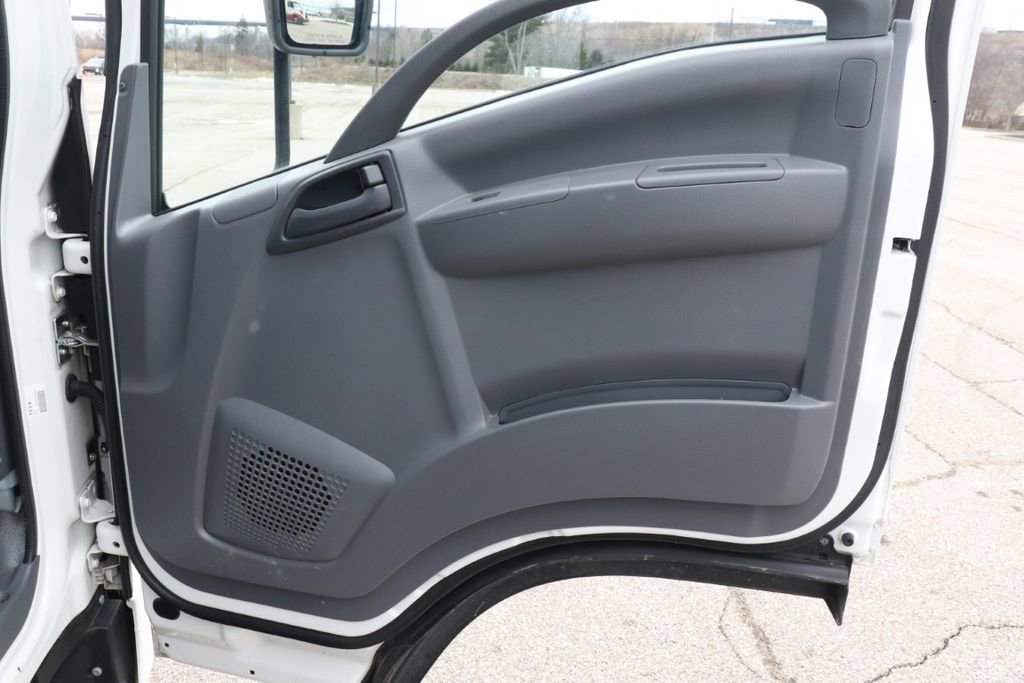 Used 2020 Isuzu NPR image 35