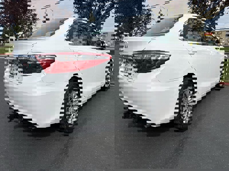 Used 2017 Toyota Camry LE image 13