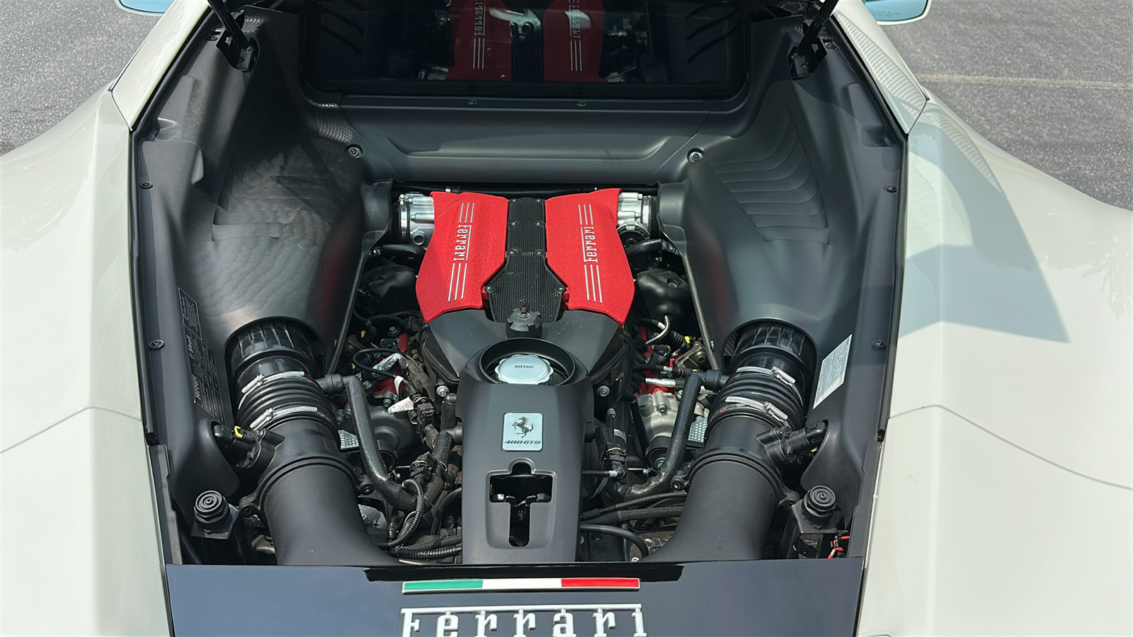Used 2017 Ferrari 488 GTB RWD image 19