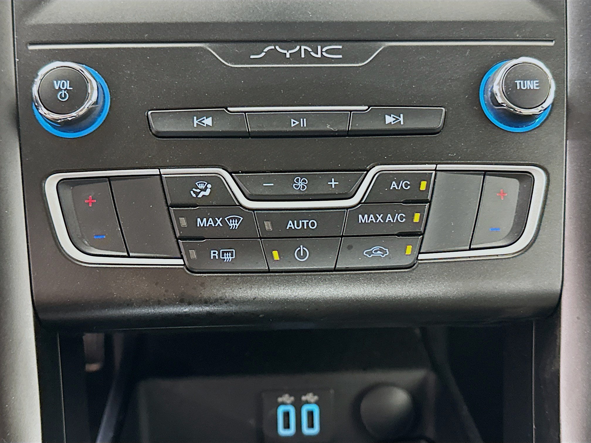 Used 2020 Ford Fusion SE w/ Equipment Group 151A FWD image 25