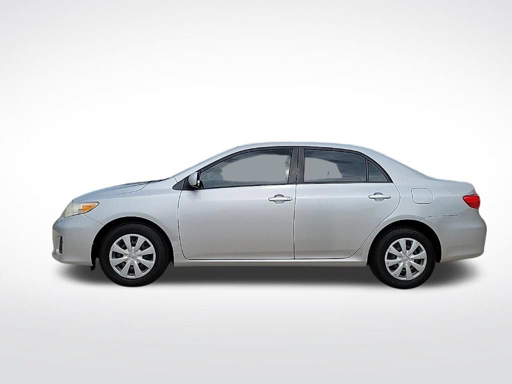 Used 2011 Toyota Corolla LE FWD image 2
