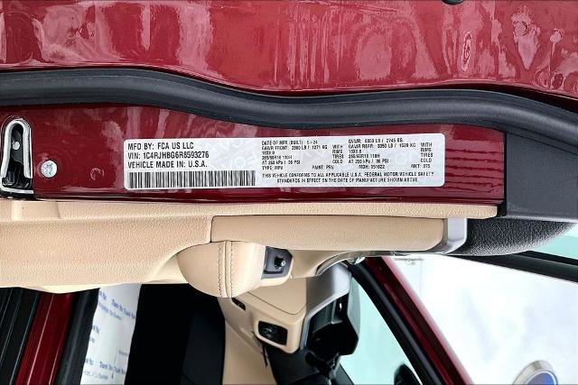 Used 2024 Jeep Grand Cherokee Limited AWD/4WD image 32