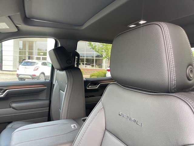 New 2026 GMC Sierra 1500 Denali w/ Denali Reserve Package image 14