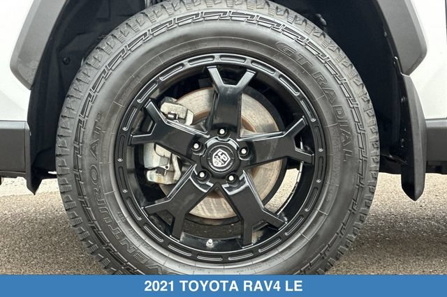 Used 2021 Toyota RAV4 LE w/ Carpet Mat Package (TMS) AWD/4WD image 27