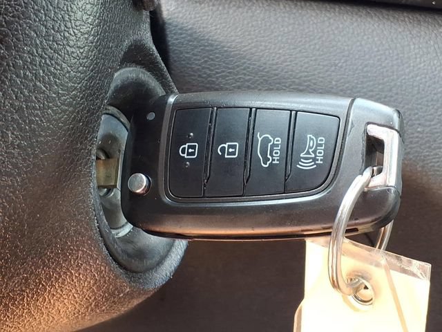 Used 2019 Hyundai Santa Fe SE FWD image 12