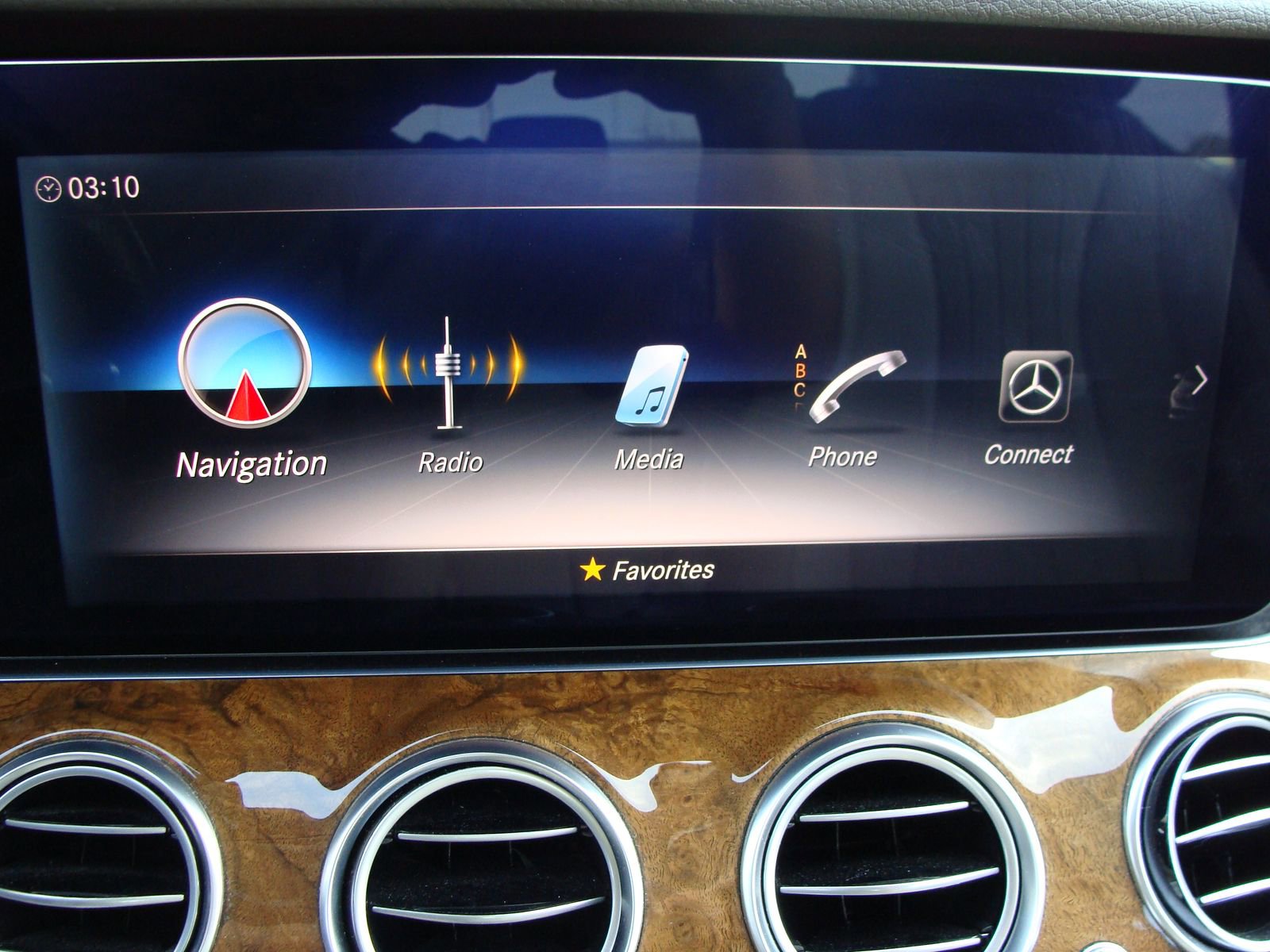 Used 2018 Mercedes-Benz E 300 4MATIC image 17