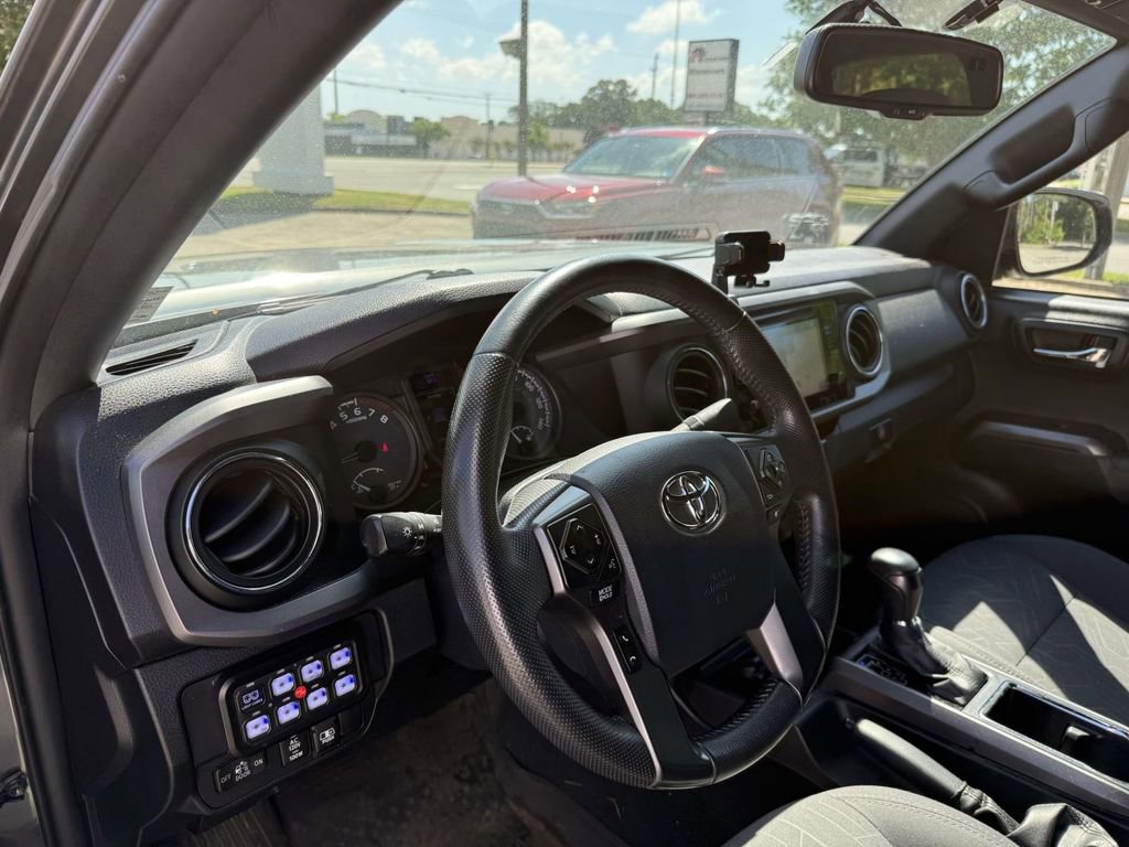 Used 2017 Toyota Tacoma TRD Off-Road w/ Tow Package (A/T) AWD/4WD image 12