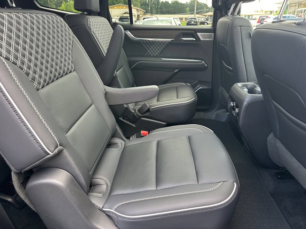 Used 2024 GMC Acadia Denali w/ Super Cruise Package FWD image 16